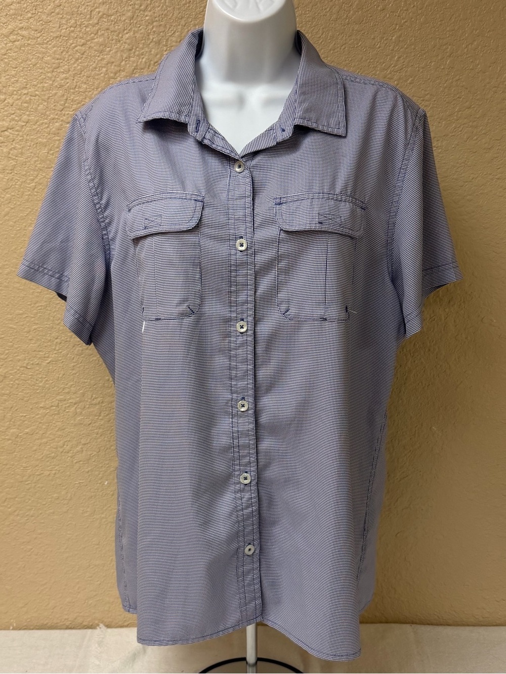 4/$20 Cabela's Women’s Blue & White Short-Sleeve Button-Down Shirt